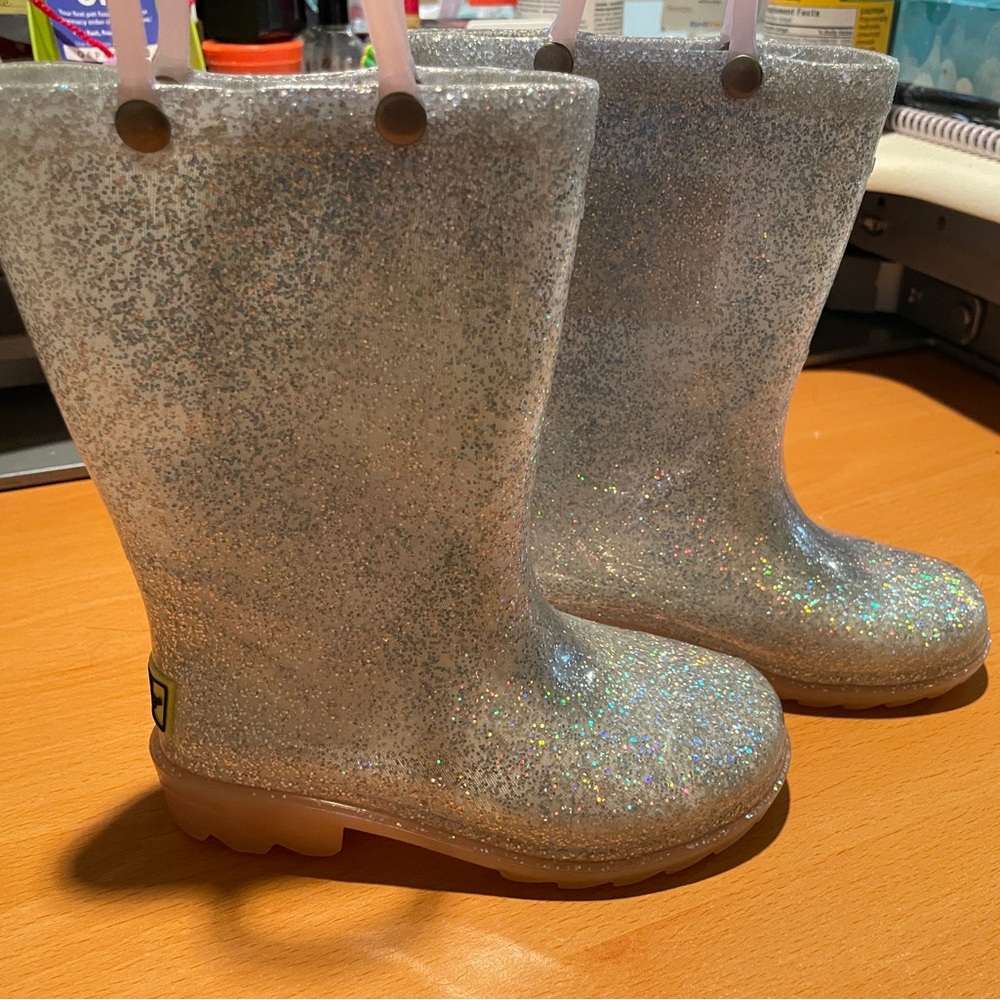 Western chief rain boots, kids size 8, heels light up